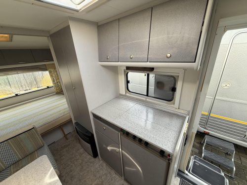 B&uuml;rstner Ventana Avantgarde 490 TK BUNK BEDS FIXED BED 6 BERTH - photo: 10