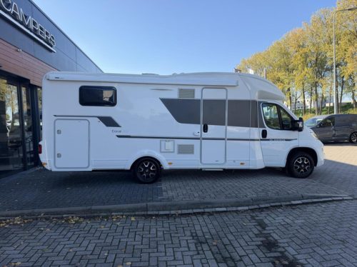 Adria Coral S 670SC French bed Awning Maxxfan Flat screen photo: 7