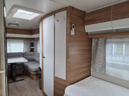 Hobby De Luxe 495 UL Einzelbetten-Rangierhilfe-Klimaanlage Foto: 13