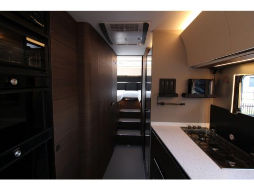 Adria Supersonic 890 LL Einzelbetten + Hubdach  Foto: 35