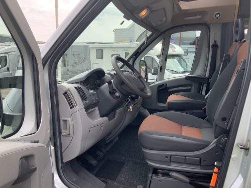 Knaus Van Ti 600 ME &ndash; Complete 3 liter 160 HP Semi-integrated, fixed bed, half-dinette, swivel seats Motorhome centre on the road photo: 22