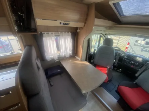Pilote Aventura P 730 with queen bed AND LUXURY photo: 22
