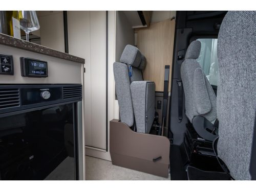 B&uuml;rstner Habiton HM 6.0 Lengtebedden Mercedes-Benz Automaat foto: 16
