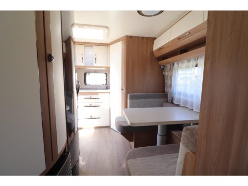 Hobby De Luxe 460 SFF Awning/ Mover/ Air conditioning FULL photo: 8
