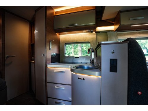 Knaus LIVE WAVE 650 MF photo : 12