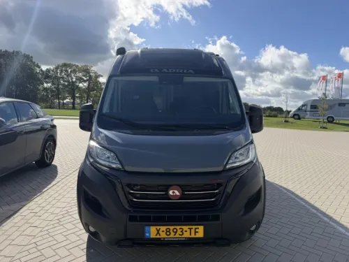 Adria Twin Supreme 640 SGX Solar panel. / towbar photo: 1