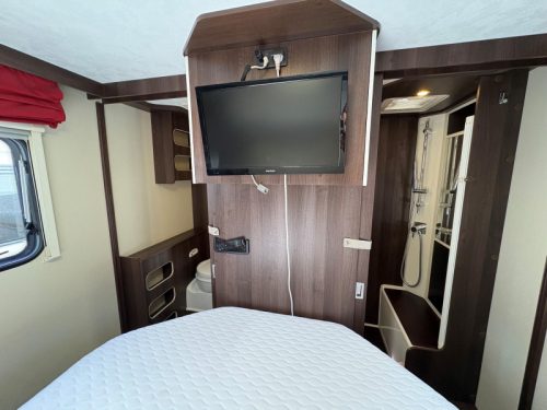 CI Elliot Queensbed/2016/pop-top roof! photo: 8