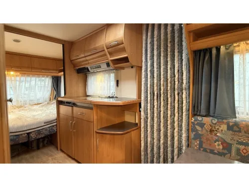 Hobby Excellent 470 UB dinette transverse bed toilet  photo: 6