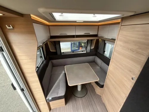 Knaus Sudwind Black Selection 500 EU ENKELE BEDDEN-VLOERVERW Foto: 6