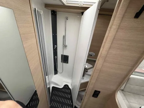 Rapido 850 F Queensbed + ohne Hubdach  Foto: 15