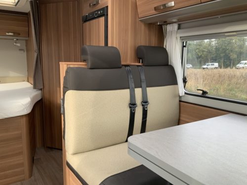 Weinsberg Cara Loft 650 ME, 2.3 MultiJ. 120 Semi-integrated, Swivel seats, French bed, Year of manufacture 2021 Motorhome Centre On the Road at the Noorderringweg 4 in Marum. photo: 6