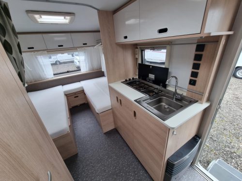 Adria Aviva 492 LU Mover and Unico awning photo: 9