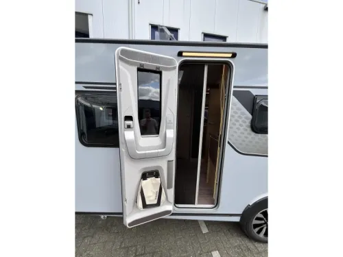 Knaus Sudwind Black Selection 500 EU ENKELE BEDDEN-VLOERVERW Foto: 4
