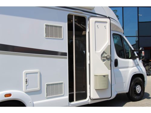 Weinsberg CaraLoft Queen bed + Drop-down bed photo: 10