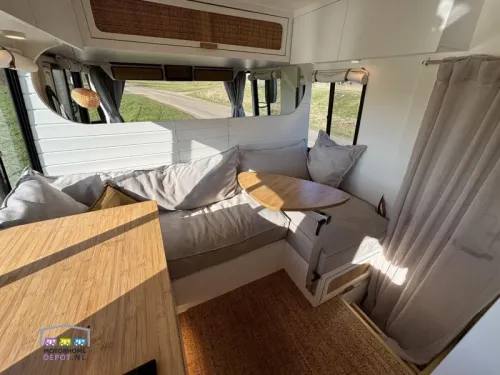 Ford E350 photo: 16