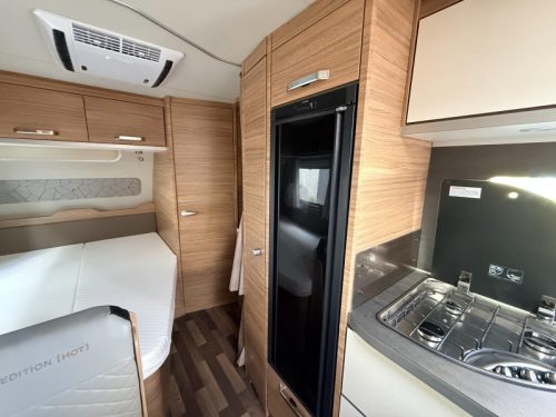 Weinsberg CaraOne Edition HOT 500 FDK Etagenbett/Klimaanlage/Rangierhilfe Foto: 10