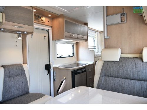 B&uuml;rstner Travel Van T 620 photo: 11