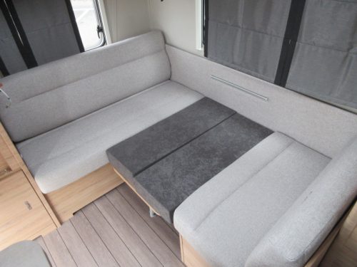 Knaus Sudwind Black Selection 420 QD COMPACT AND LARGE KITCHEN! photo: 6