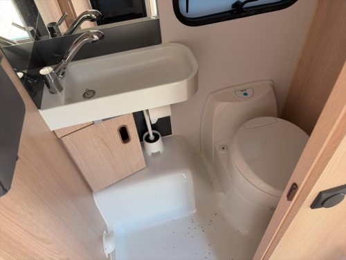 Adria Aviva 422 PY Mover/Klimaanlage/Vorzelt Foto: 6