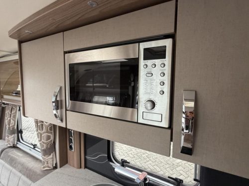 Swift Elite 645 Levelling system Mover Awning Solar panel Oven photo: 13