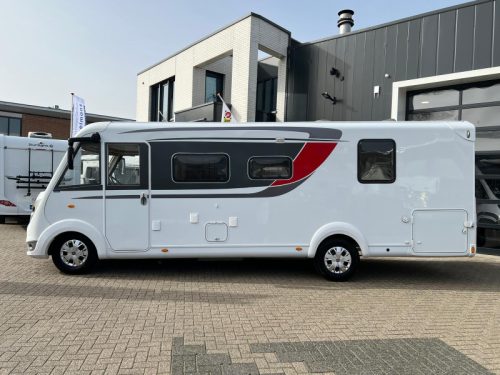 B&uuml;rstner Aviano I 727 queensbed pop-top roof 150HP photo: 6
