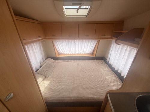 Hobby de luxe 400 SF transverse bed 4 berths awning mover screen door heater truma toilet photo: 5