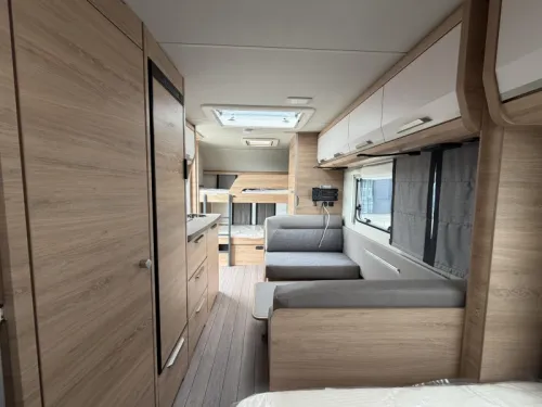 Knaus Sudwind Black Selection 540 FDK Etagenbett / Franz&ouml;sisches Bett Foto: 12