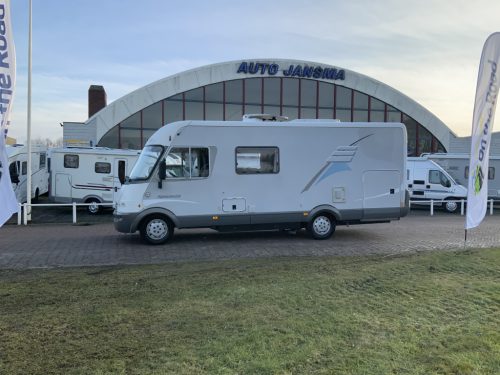 Hymer B 614 2.8 JTD 146 HP Integral, Transverse &ndash; bed & Pull-down bed, Garage etc., Year 2005 Camper centrum on the road photo: 20