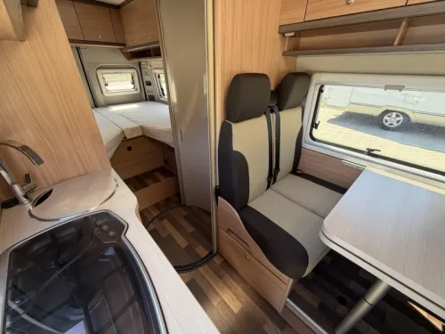 Knaus Boxstar Freeway 630 Single beds / 160 hp photo: 6