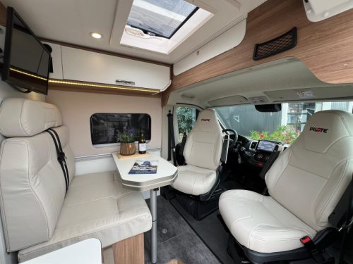 Pilote V 600 G Awning, Bicycle Rack, TV, photo: 1