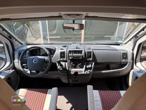 Hymer T 674 SL Single beds  photo: 13