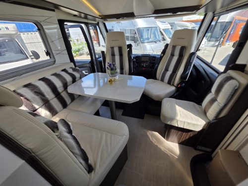 B&uuml;rstner Elegance 695 G Queensbed FULLY LOADED 2017 photo: 7
