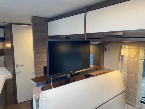 Knaus Live TI 650 MF French bed | Automatic  photo: 13