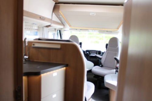 Robust AUTOMATIC 180 hp Malibu I 490 LE by Carthago lift-and single length beds (124 photo: 59