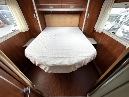 Laika Kreos 7010 French bed/pop-top roof/automatic photo: 19