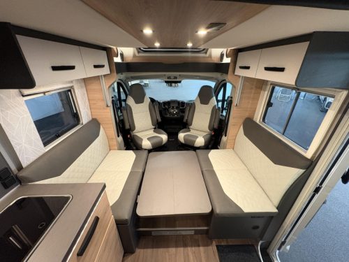 Knaus L!ve Wave 700 DX 180hp automatic /queen bed  photo: 8