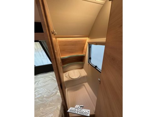 Knaus Sudwind Black Selection 450 FU FRENCH BED 1700 KG photo: 9