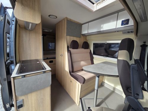 Clever Celebration 600 Fourgon am&eacute;nag&eacute; Busbiker 260W Panneau solaire photo : 4