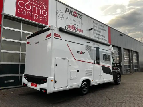 Pilote P 690 D Motorhome, Central pop-up bed photo: 2