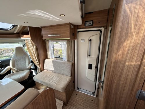 Hymer Carado SINGLE BEDS + POP-TOP ROOF  photo: 19