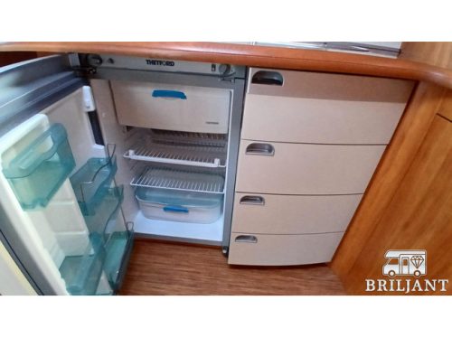 Hobby 560 UFE Wohnwagen franz&ouml;sisches Bett/Rundsitzgruppe Foto: 20