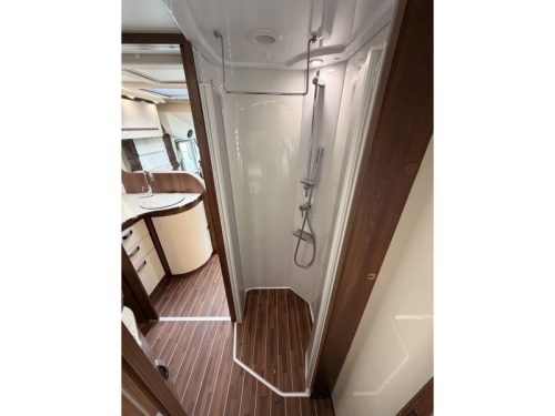McLouis Nevis 880 G 150HP Queen bed Automatic photo: 11