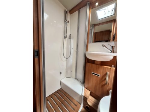 Hymer Exis-i 588 automaat en 150pk  foto: 13