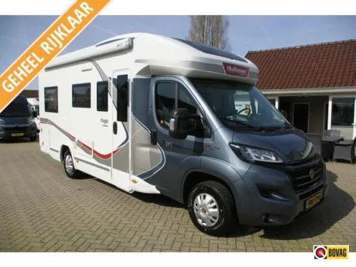 Challenger Mageo 291 Cruise Edition Top layout, 2x Drop-down bed.