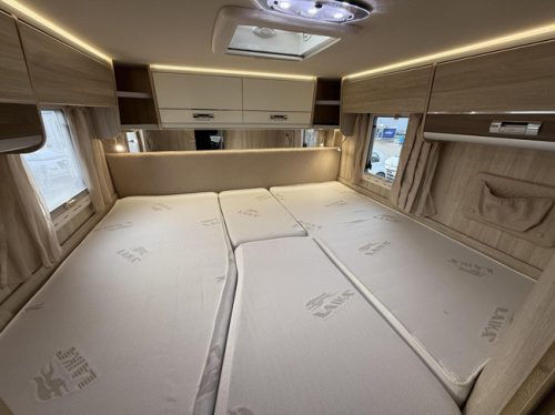 Laika Ecovip 309 Single Beds Pop-top roof photo: 10