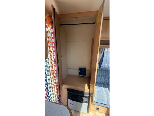Hobby De luxe Easy 440 SF Querbett Sitztoilette Foto: 3