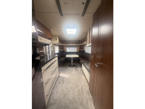 Fendt BRILLANT 650 in new condition Queen bed awning Thule mover Truma xt screen door leather TV roof air conditioning Truma large roof hatch oven xxl refrigerator photo: 11