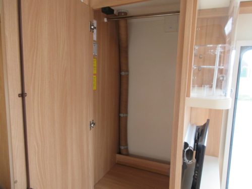 Knaus Sudwind 450 FU Rangierhilfe und Vorzelt  Foto: 16