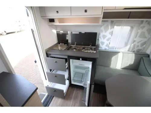 Fendt Apero Activ 390 FH French bed & end kitchen! photo: 13