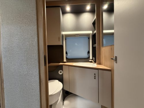 Knaus Sport 460 EU Einzelbetten / Dinette Foto: 14